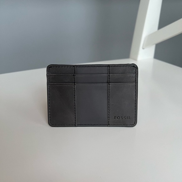 Fossil Everett Card Case Charcoal with Inner Camo Monstera Pattern - Picture 2 of 5